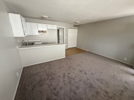 Building Photo - Crescent Court Apartments