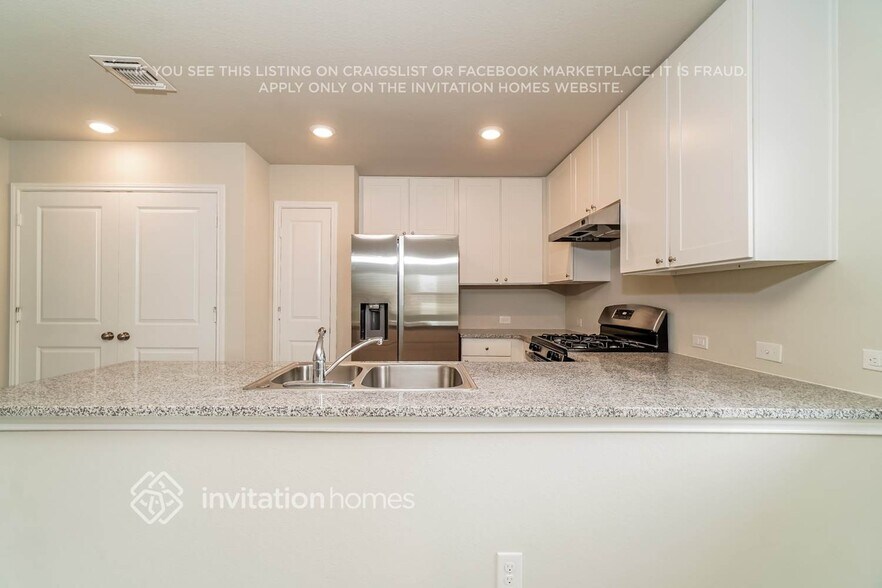 Building Photo - 7218 Avila Vis