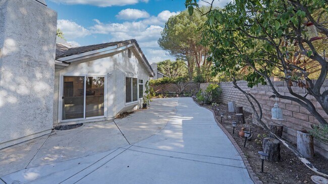 Building Photo - Charming Home for Now Leasing in Thousand Oaks!