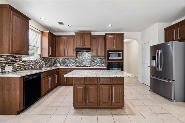 Building Photo - 206 Saddle Ridge Dr