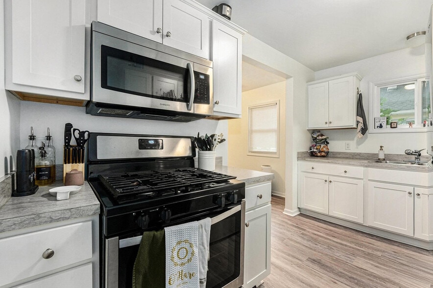 Building Photo - 2115 Oakwood Ave NE