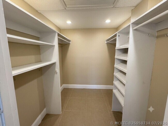 Building Photo - 2800 N Flagler Dr