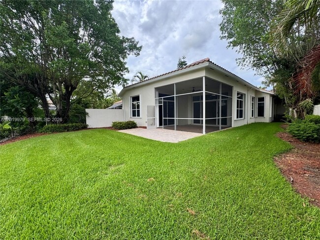 Building Photo - 2525 Bay Pointe Ct