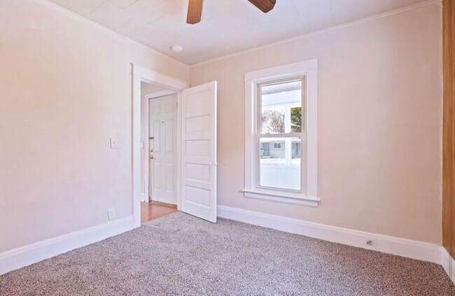 Building Photo - Charming 2 Bedroom, 1 Bath Home on Niagara – Clean, Cozy & Move-In Ready!