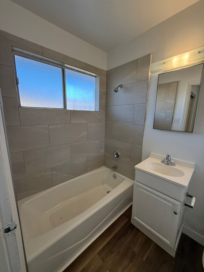 Building Photo - Downstairs One Bedroom Apartment - $150 Gift Card for Move In before Valentine's Day