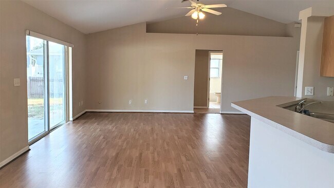 Building Photo - ~ 3/2 ~ Louisa Pointe ~ Crenshaw Circle ~ Quiet Neighborhood & NO Rear Neighbors!!!!