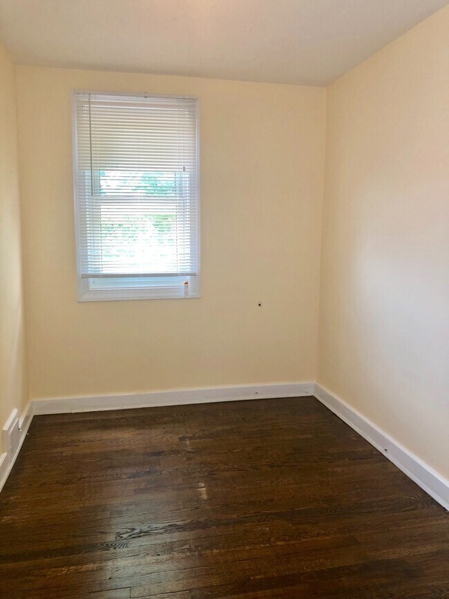 Building Photo - Charming 3 Bedroom/2 Bathroom Duplex in West Hills, MD!
