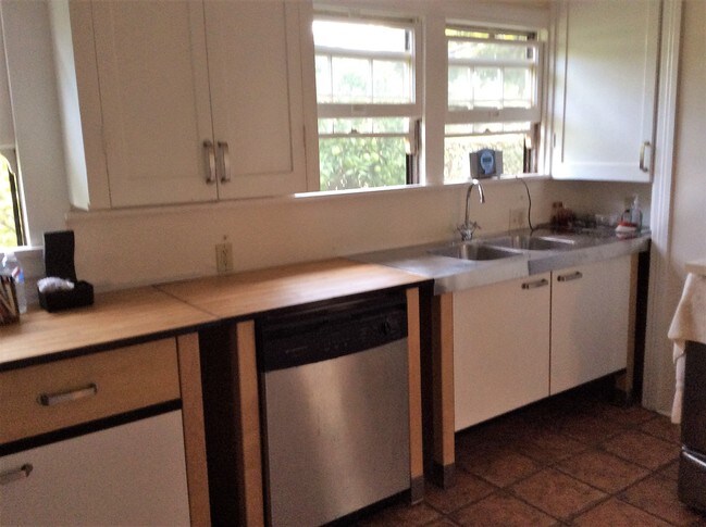 kitchen - 1255 E Orange Grove Blvd