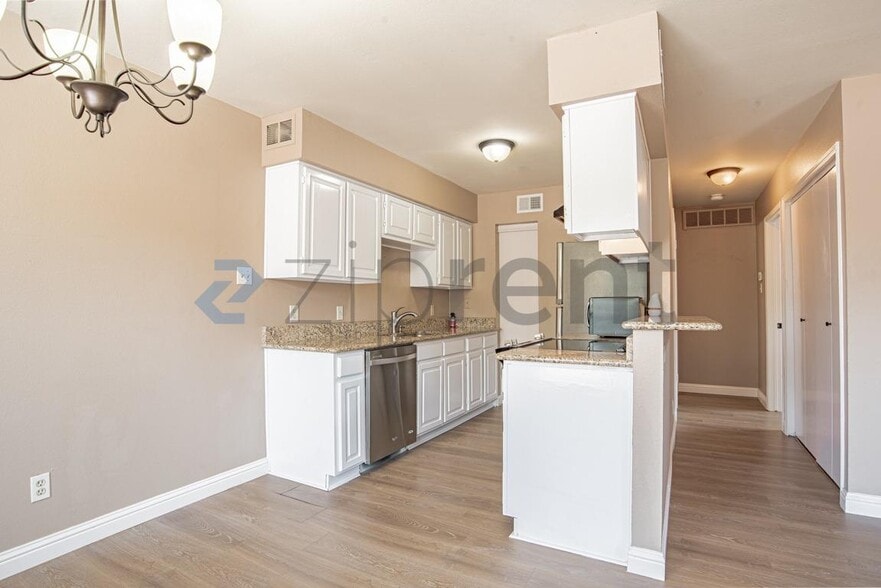 Building Photo - Unit A