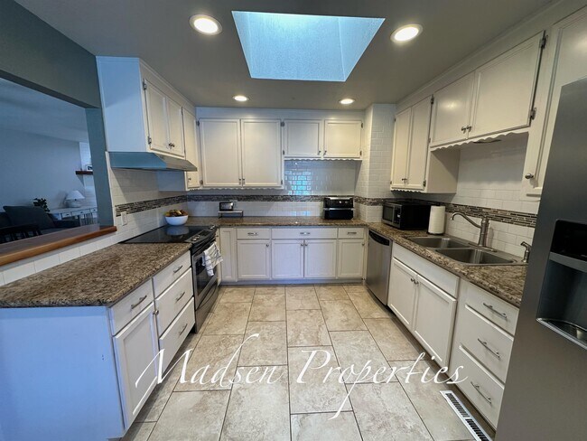 Building Photo - 910 Sequoyah Ave