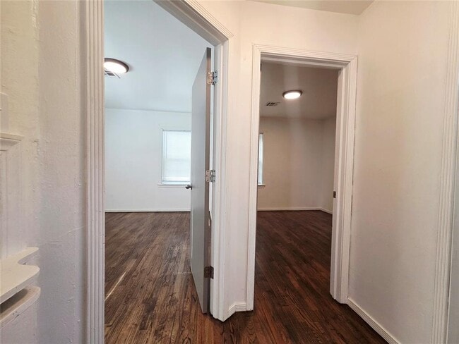 Building Photo - 3413 Willow Creek Dr