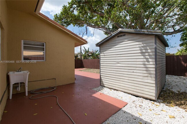 Building Photo - 3832 SW 89th Ct