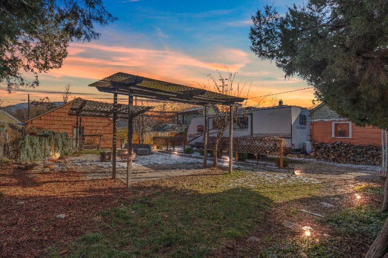 Building Photo - 2104 W State St