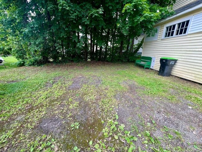 Building Photo - 301 Folts St