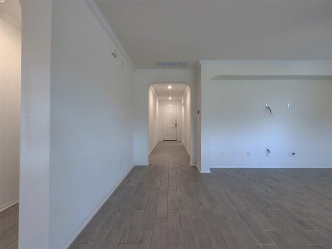 Building Photo - 1045 Arbor Acres Loop