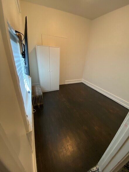 Building Photo - 122 Wayne St