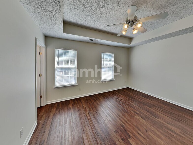 Building Photo - 125 Everett Park Dr