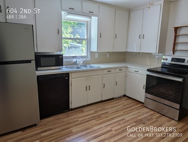 Building Photo - 604 2nd St