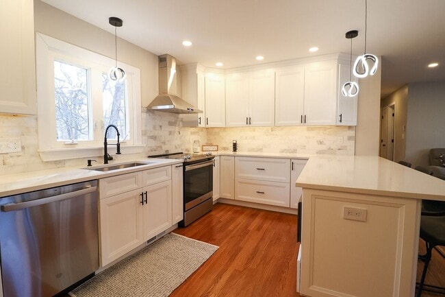 Building Photo - 14 Donat Dr