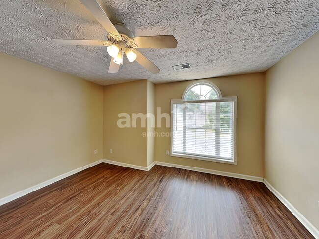 Building Photo - 2656 Lake Park Bnd