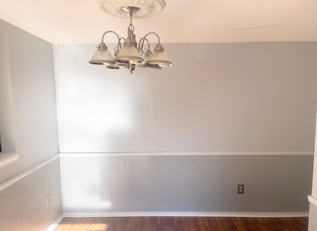 Building Photo - 720 Coventry Ln