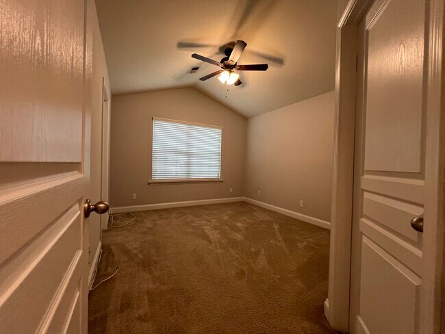 Building Photo - 229 Misty Knoll Ln