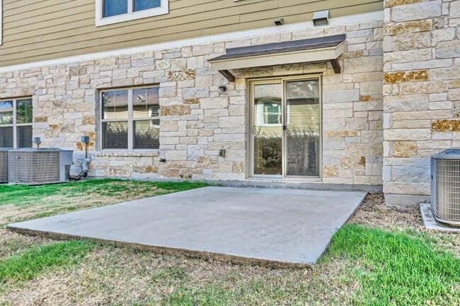 Building Photo - 1620 Bryant Dr