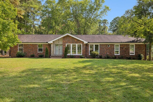 Primary Photo - Completely renovated ranch 4BR/4BA ranch h...