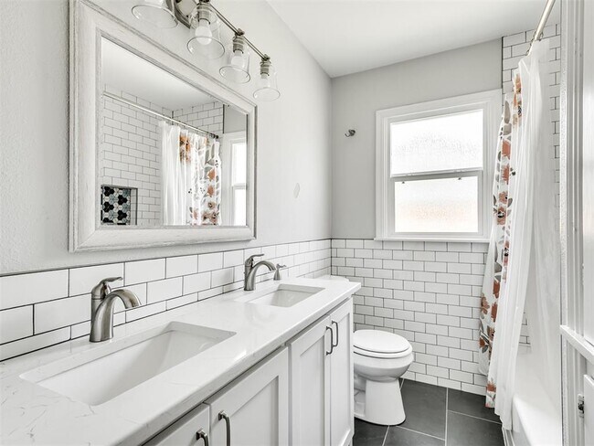 Building Photo - 1222 Westlawn Dr