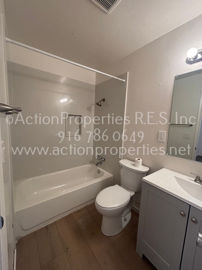 Building Photo - Move In Special $500.00 off 1st Mo Rent: C...
