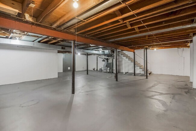 Building Photo - 9859 Connell Dr