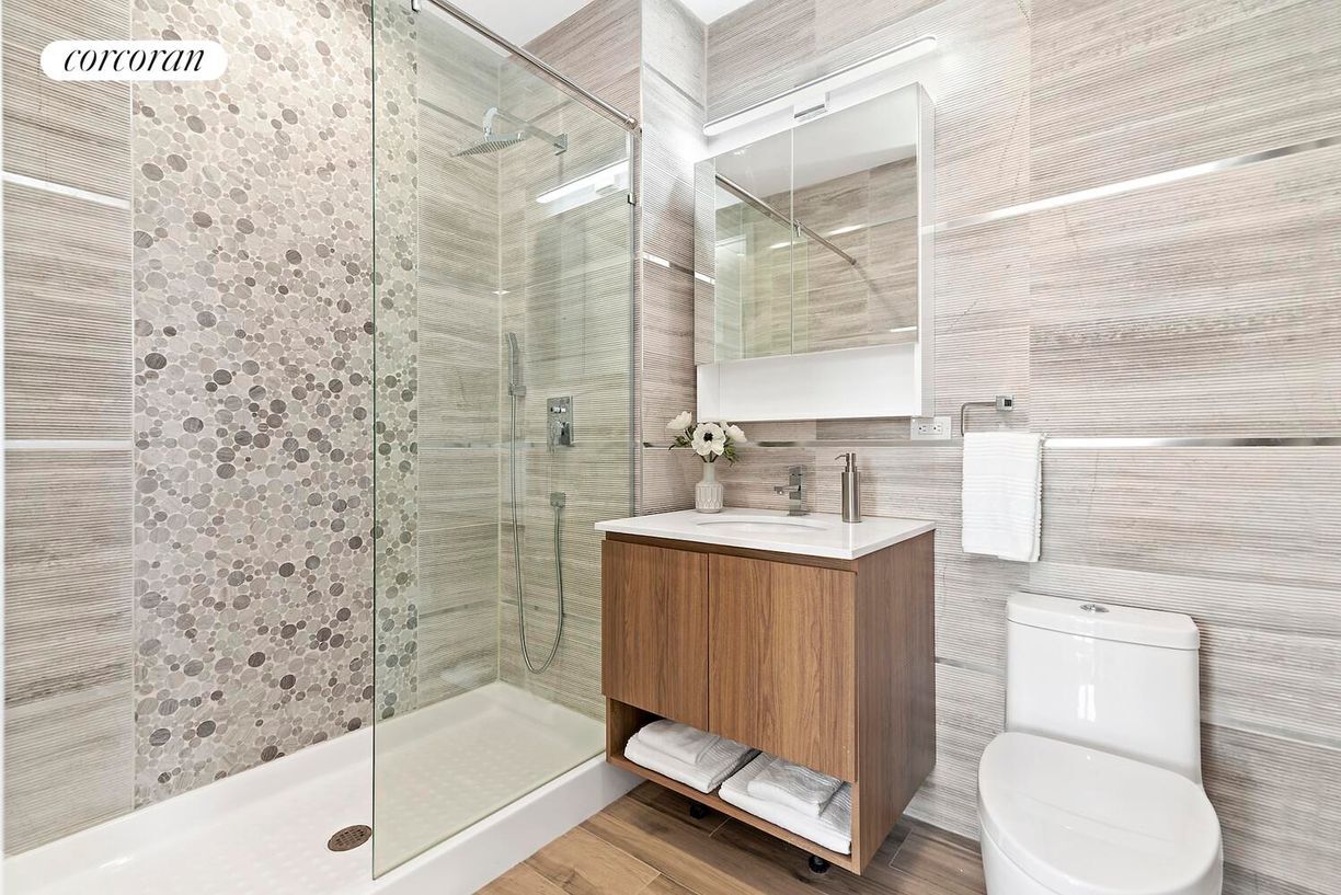 Building Photo - 322 Gates Ave