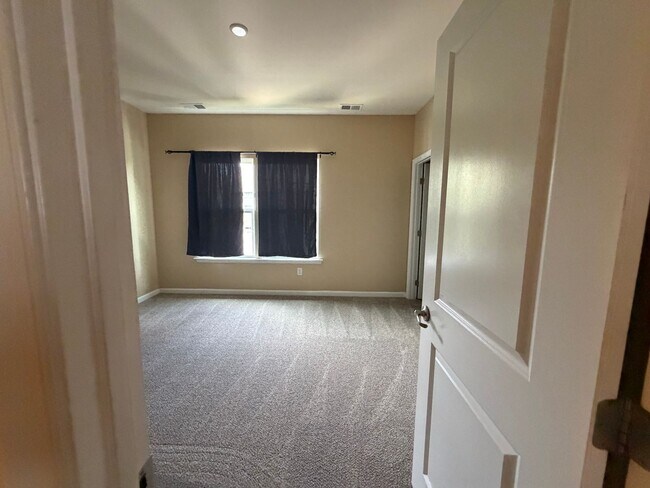 Building Photo - 4376 Pickney Ln