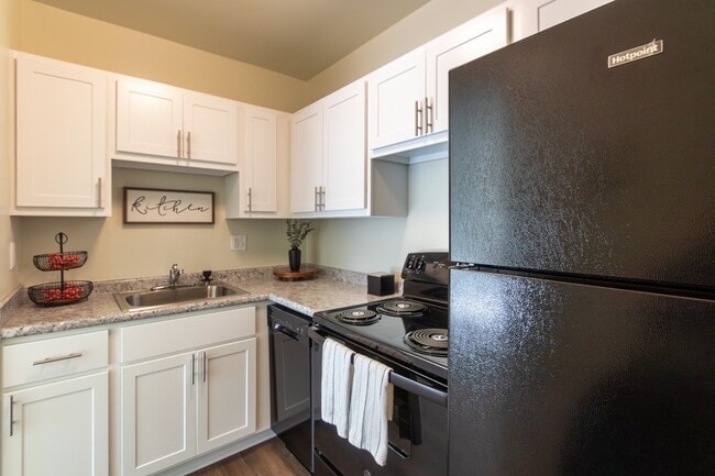 Building Photo - Romaine Court