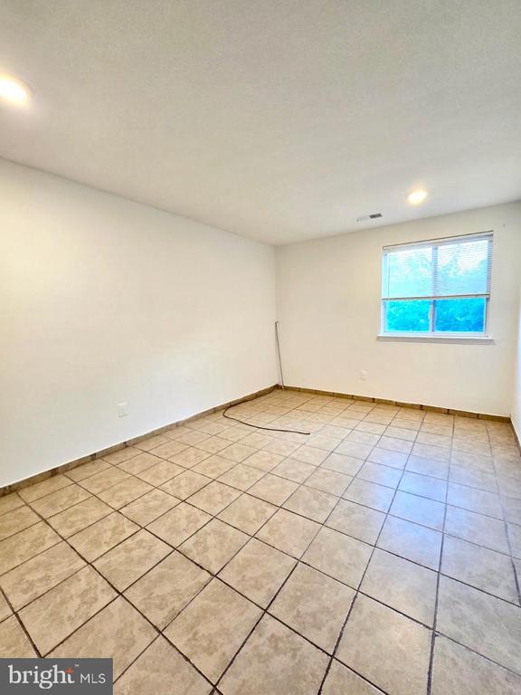 Building Photo - 9400 Fairgreen Ln