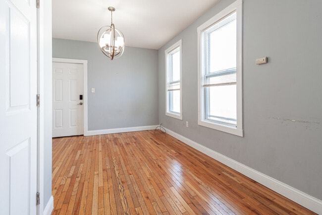 Building Photo - 2968 N Ridgeway Ave