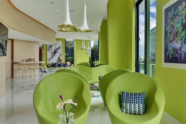 Building Photo - 501 NE 31st St