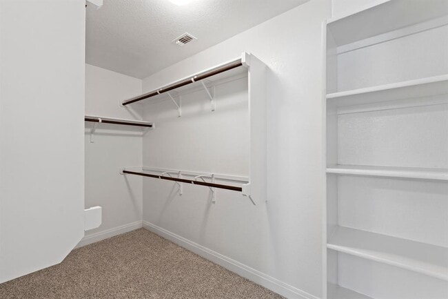 Building Photo - 14011 Hedera Dr