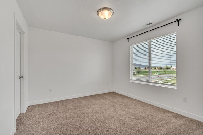 Building Photo - 480 W 1890 S