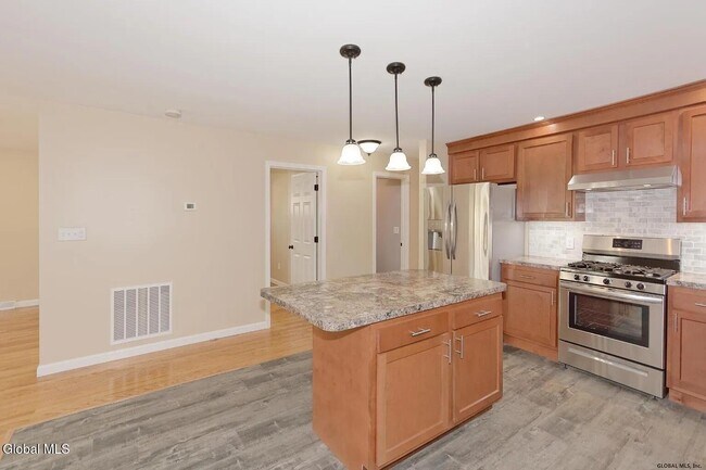 Building Photo - 614 Park Ave