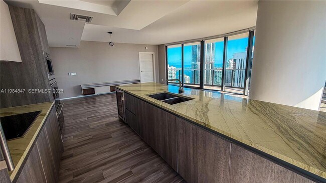 Building Photo - 801 S Miami Ave