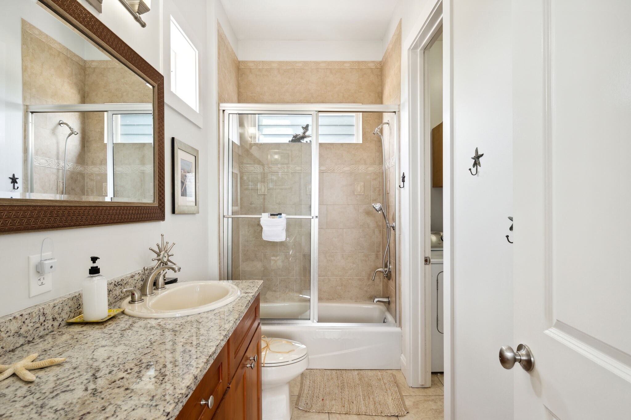Building Photo - 6226 Thomas Dr