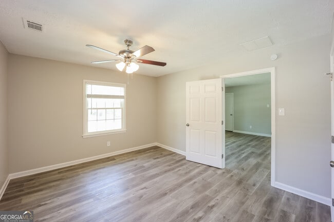 Building Photo - 8143 Huntington Dr