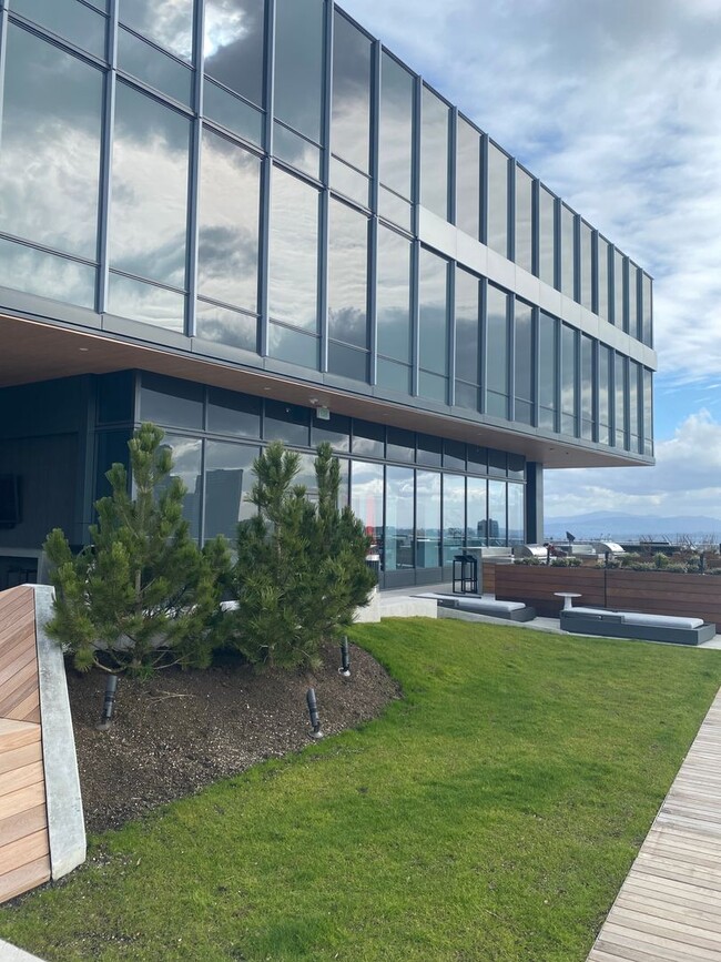 Building Photo - Cool Studio Condo in Iconic Nexus Building...