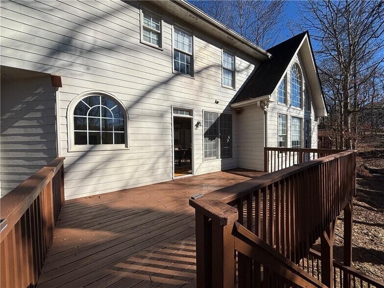 Building Photo - 1120 Landings Overlook