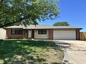 Building Photo - 1213 N Denmark Ave
