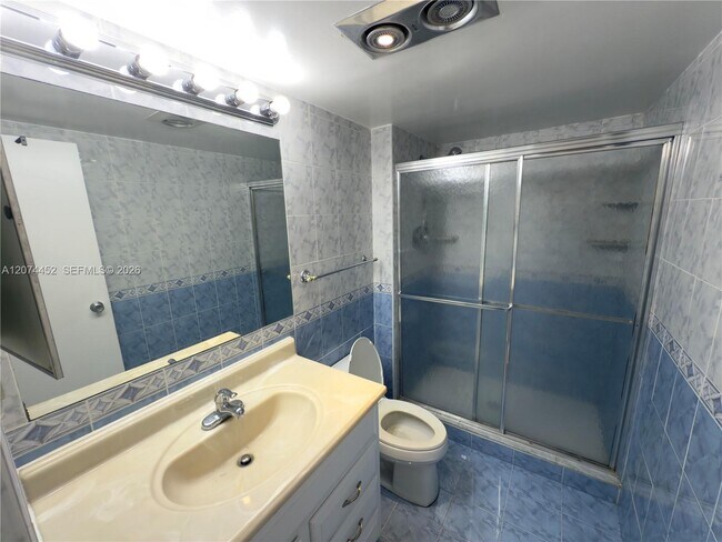 Building Photo - 3675 N Country Club Dr
