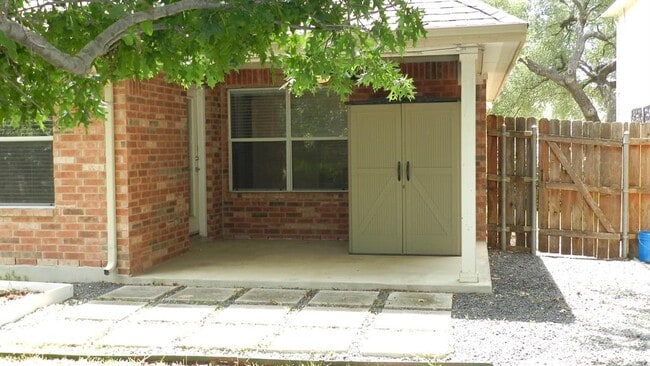 Building Photo - 613 Hickory Run Dr