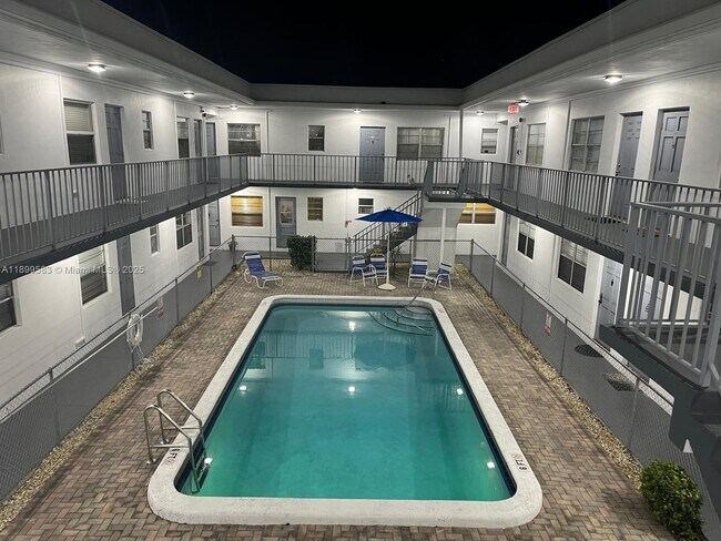 Building Photo - 30 SE 4th Ave