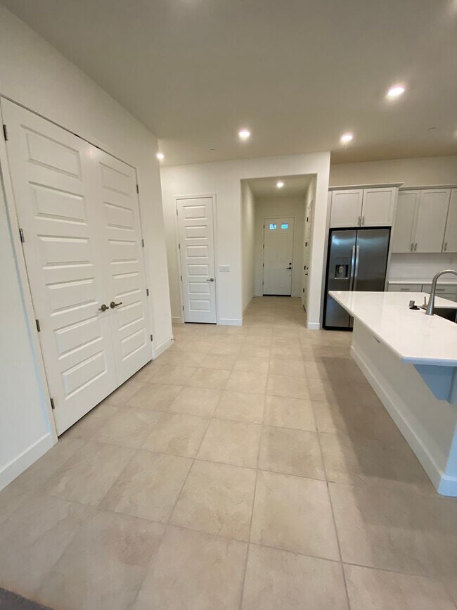 Building Photo - 4989 Gold Rush Dr